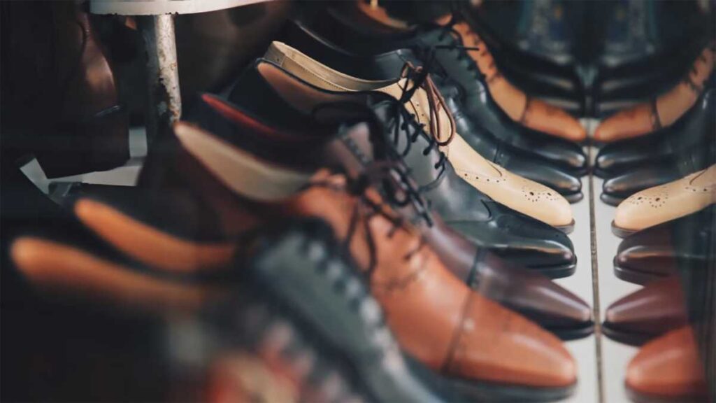 A importação de couro italiano pela Vocca para a produção de sapatos masculinos