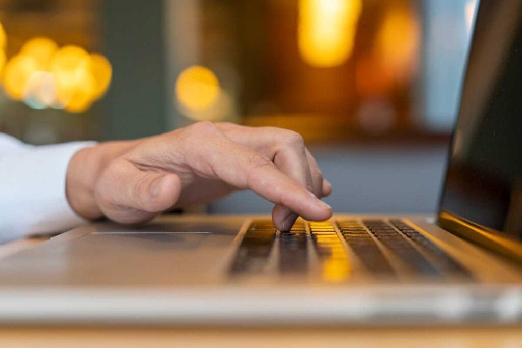 Jornada de trabalho e saúde mental: como o ponto online pode ajudar