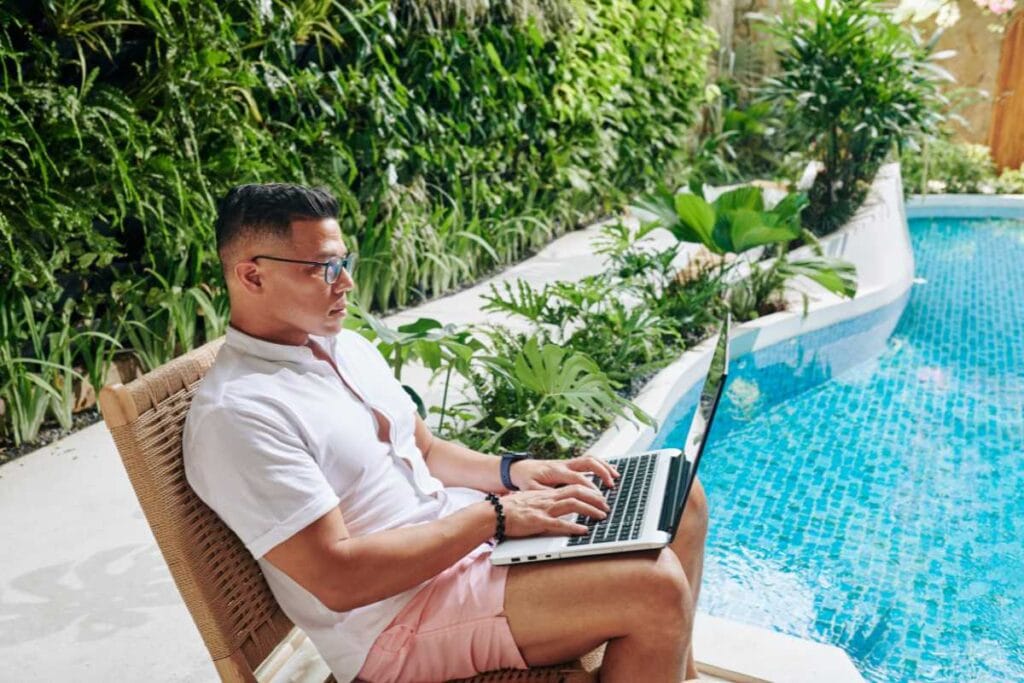 Nômades digitais: como equilibrar trabalho, viagem e produtividade