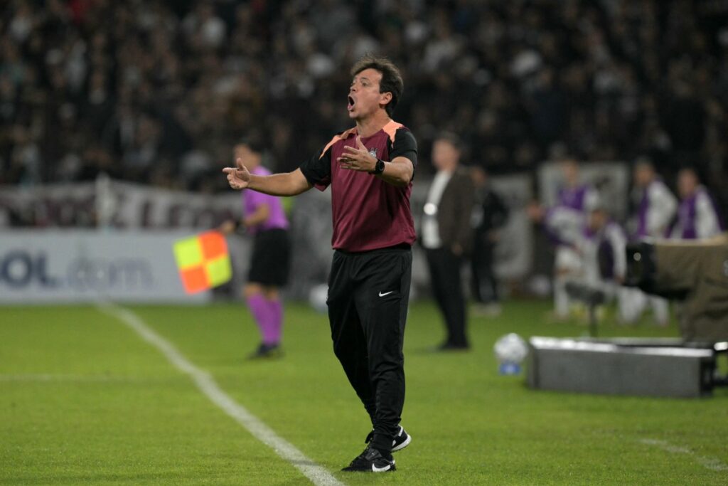 Corinthians e Palmeiras empatam com 2 expulsões