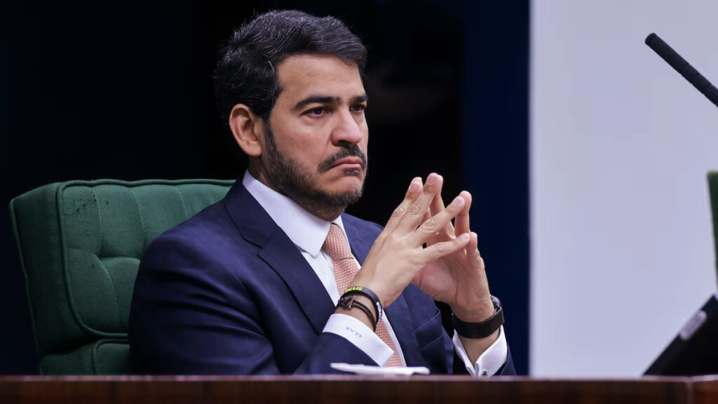 Messias debate papel STF e cobra retidão; votação apertada