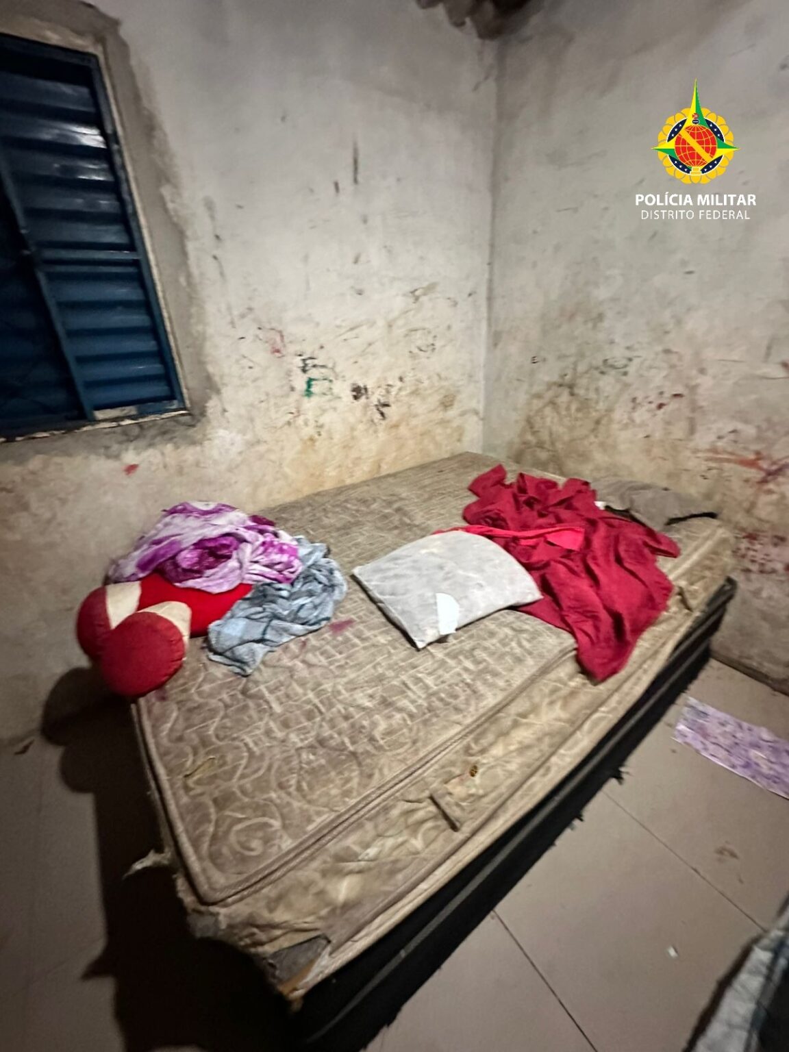 PM e Conselho Tutelar resgatam crianças em negligência PM e Conselho Tutelar resgatam crianças em negligência