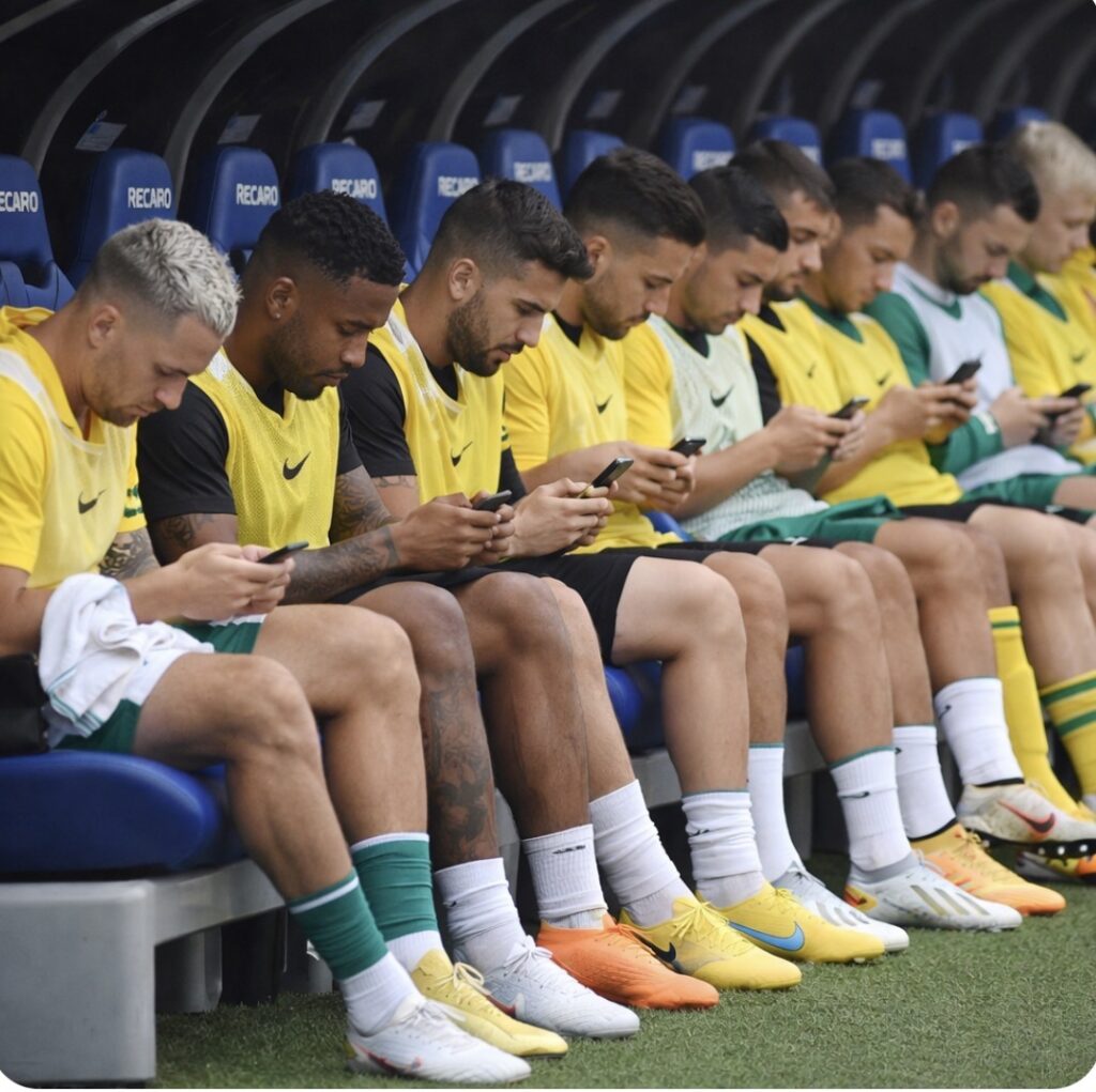 STJD libera celular no banco de reservas STJD libera celular no banco de reservas