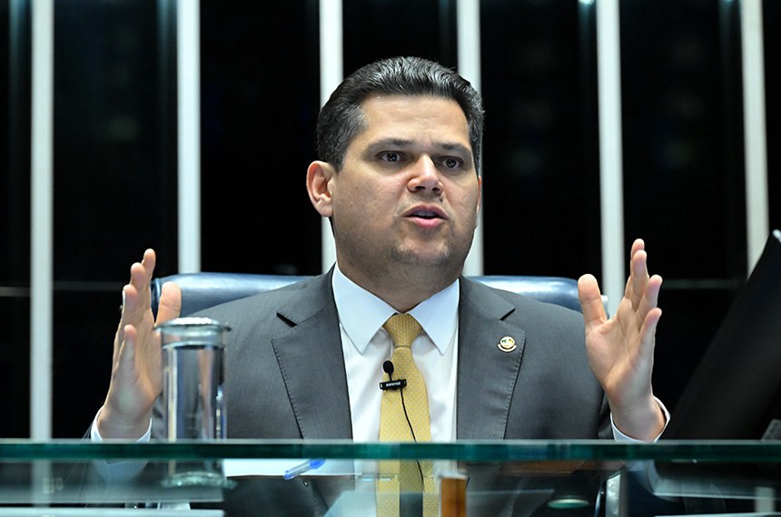 Alcolumbre evita prazo para PEC 6×1; empresários pedem adiamento Alcolumbre evita prazo para PEC 6x1; empresários pedem adiamento