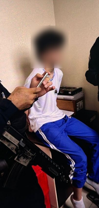 Ataque a tiros em escola: adolescente de 13 anos se entrega Ataque a tiros em escola: adolescente de 13 anos se entrega