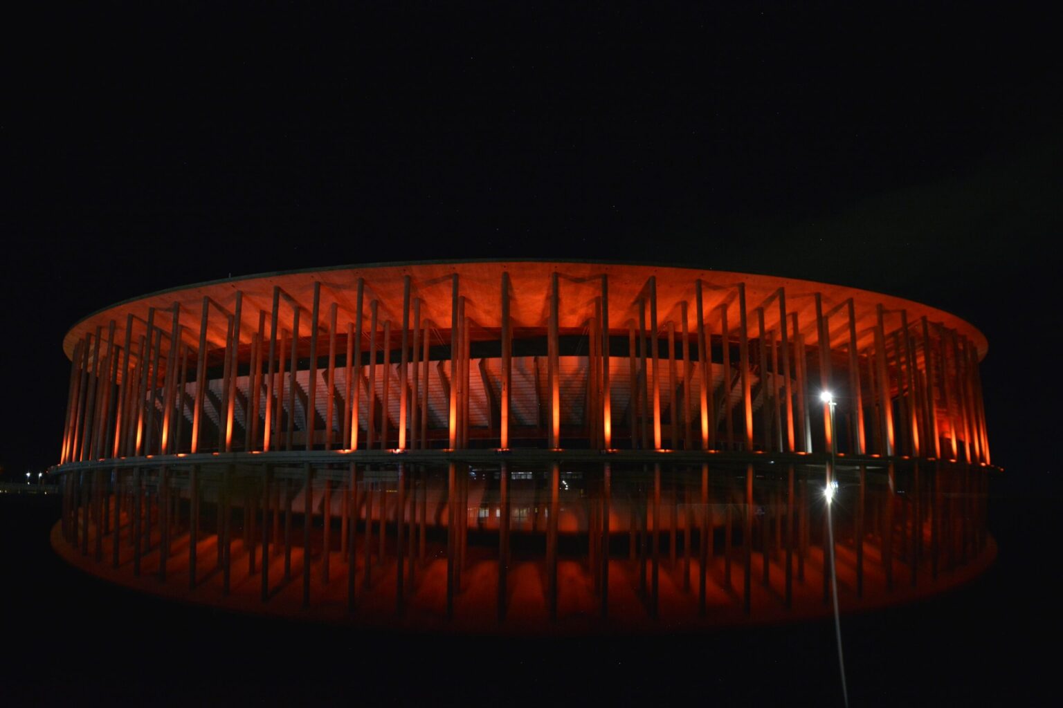 Brasília se ilumina de laranja contra violência infantojuvenil