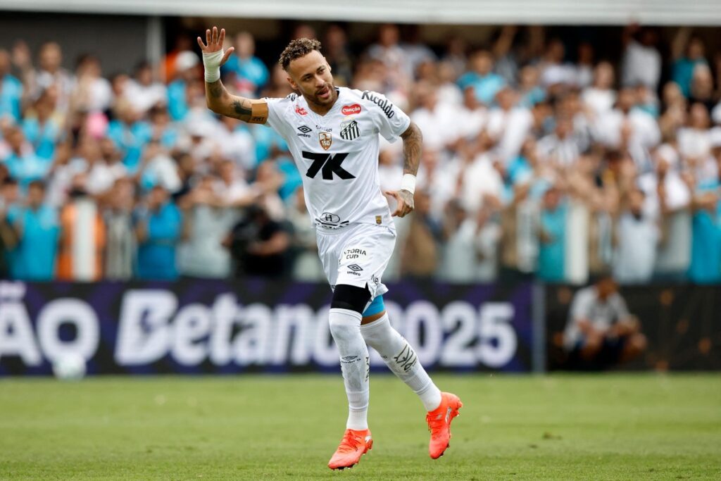 Neymar marca na despedida da Vila, Santos vence e sai do Z4
