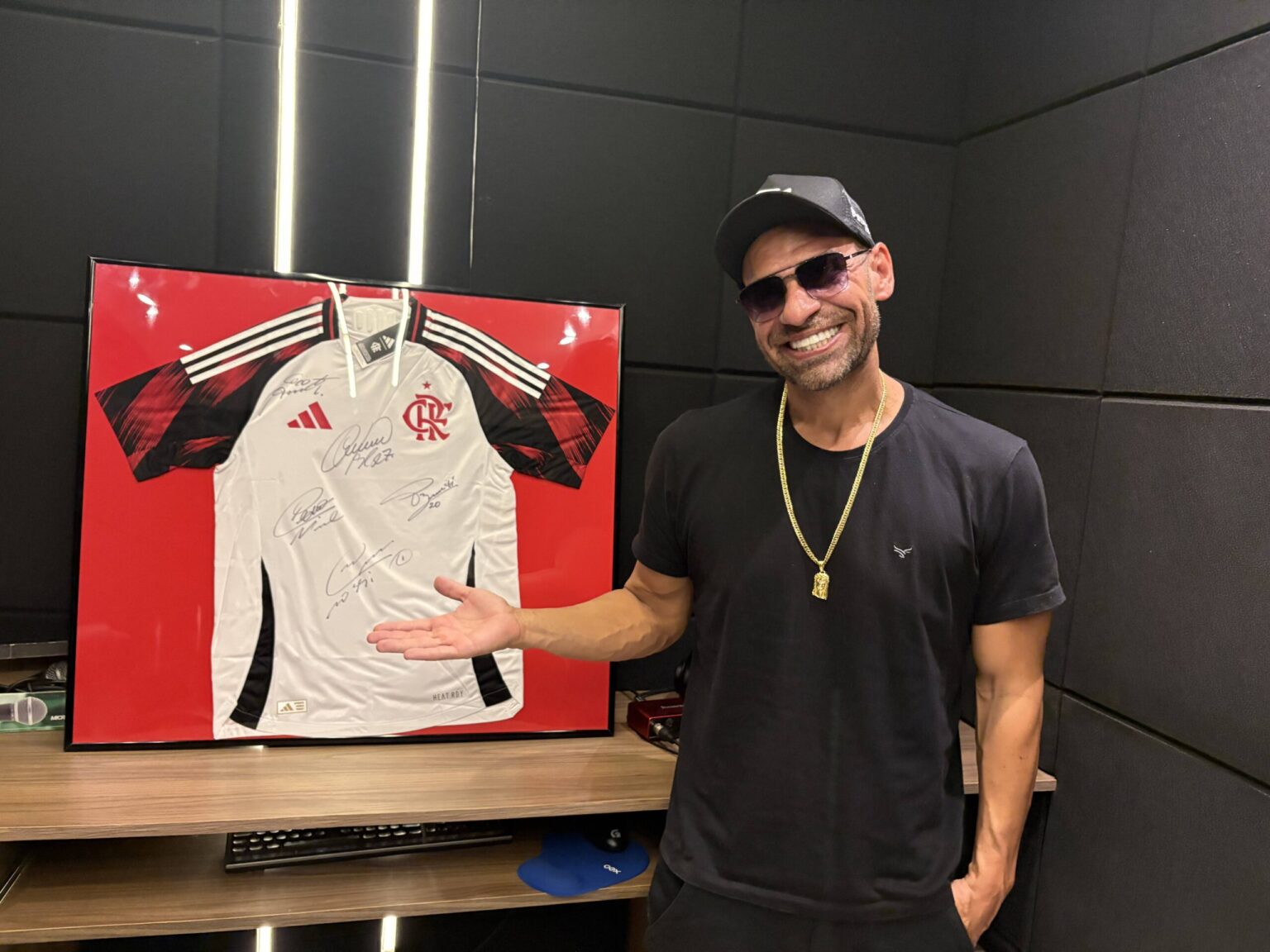 Rifa de camisa do Flamengo ajuda projeto social no DF