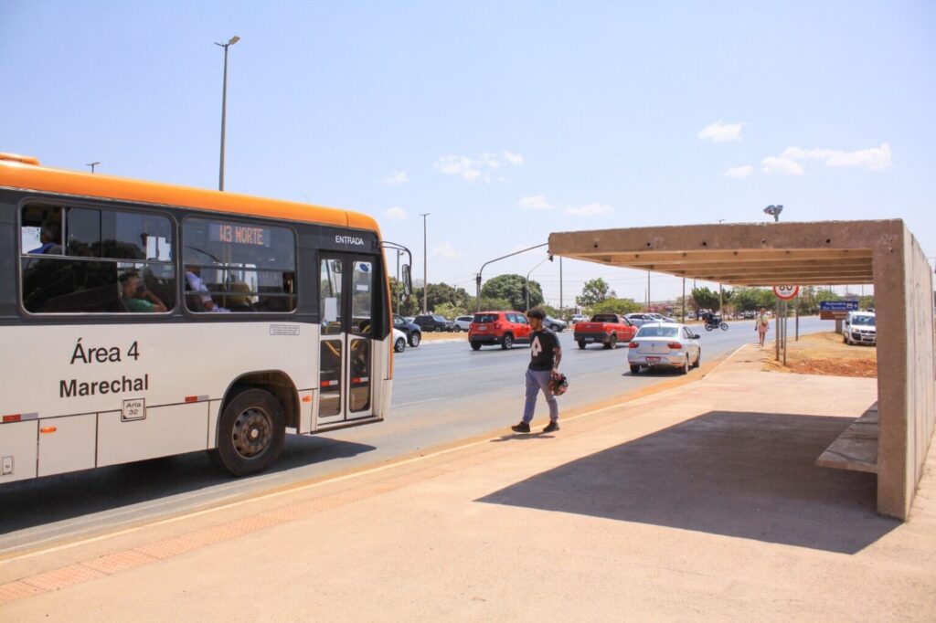 Roubos em ônibus do DF caem 52% em 2025 com tecnologia e pagamento digital