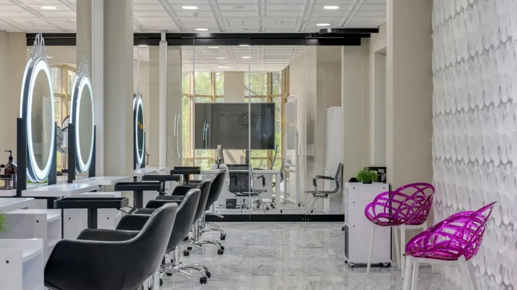 Como escolher equipamentos profissionais de beleza para salão pequeno