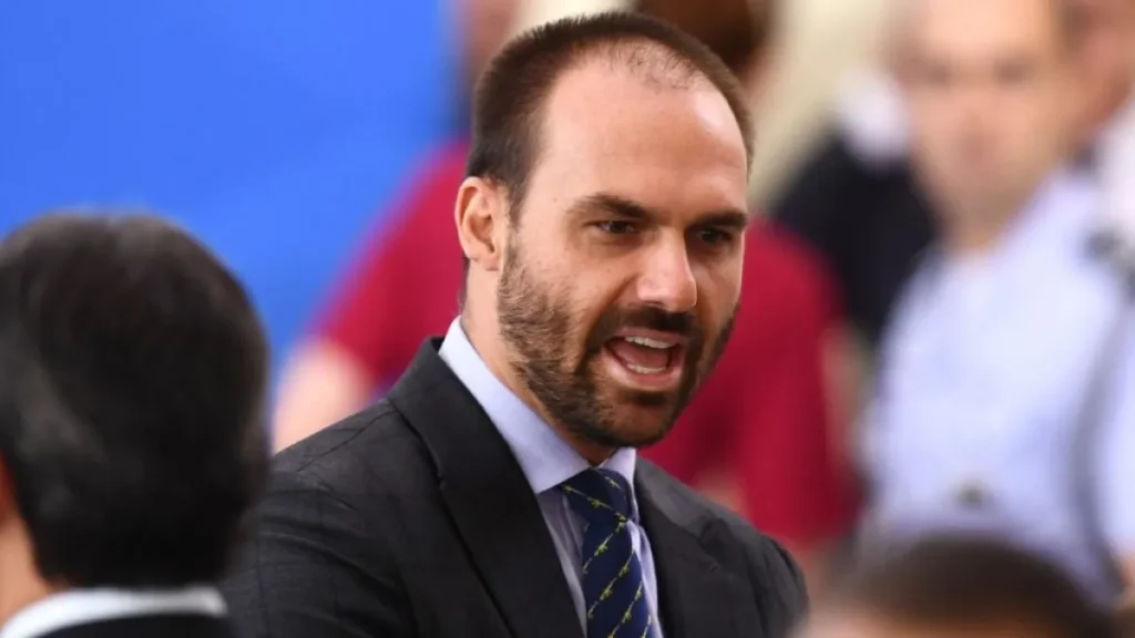 STF condena Eduardo Bolsonaro a 4 anos e 2 meses de prisão STF condena Eduardo Bolsonaro a 4 anos e 2 meses de prisão
