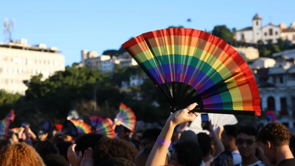 Parada LGBTQIA+ no Rio cobra mais representatividade política