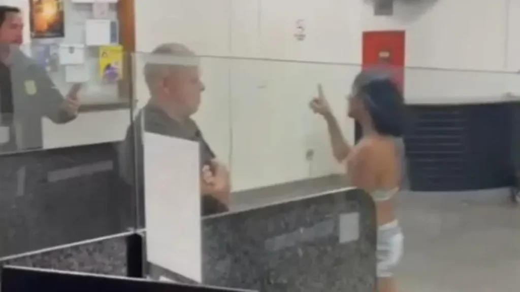 Mulher trans presa após furto e injúria racial em delegacia do DF