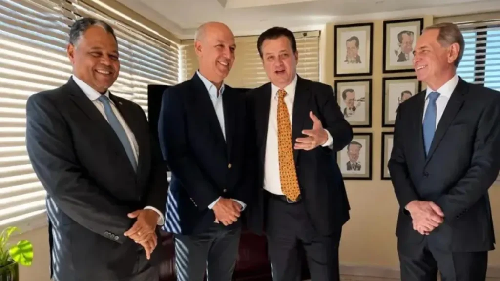 Kassab oficializa apoio a Arruda e critica carga tributária