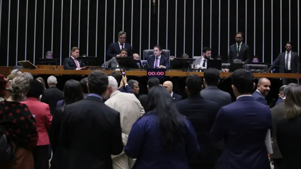 Big techs usam PL das Fake News como fantasma contra regulação