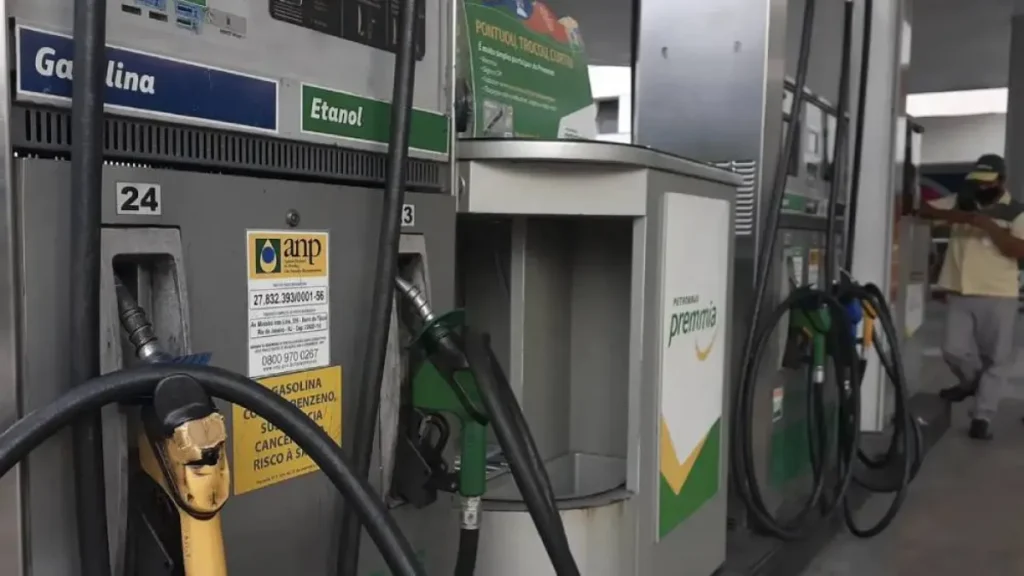 Etanol supera gasolina em 10 estados do Brasil