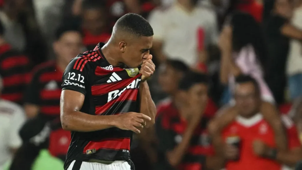 Samuel Lino brilha, Flamengo vence Benfica e conquista Troféu do Algarve
