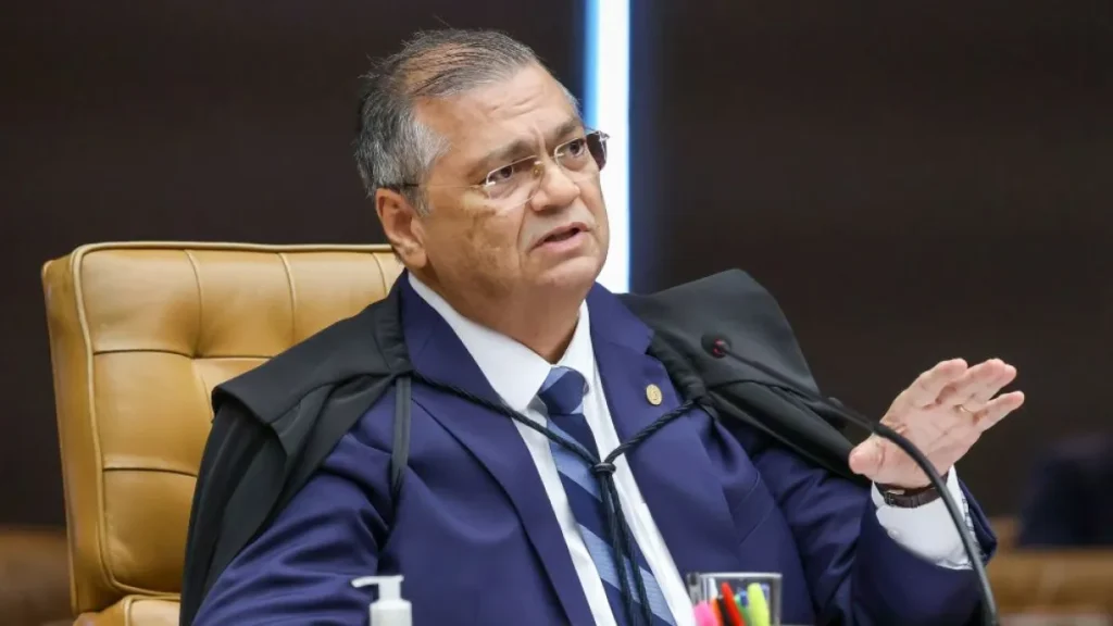 Dino afasta secretário do MA e determina prisão domiciliar