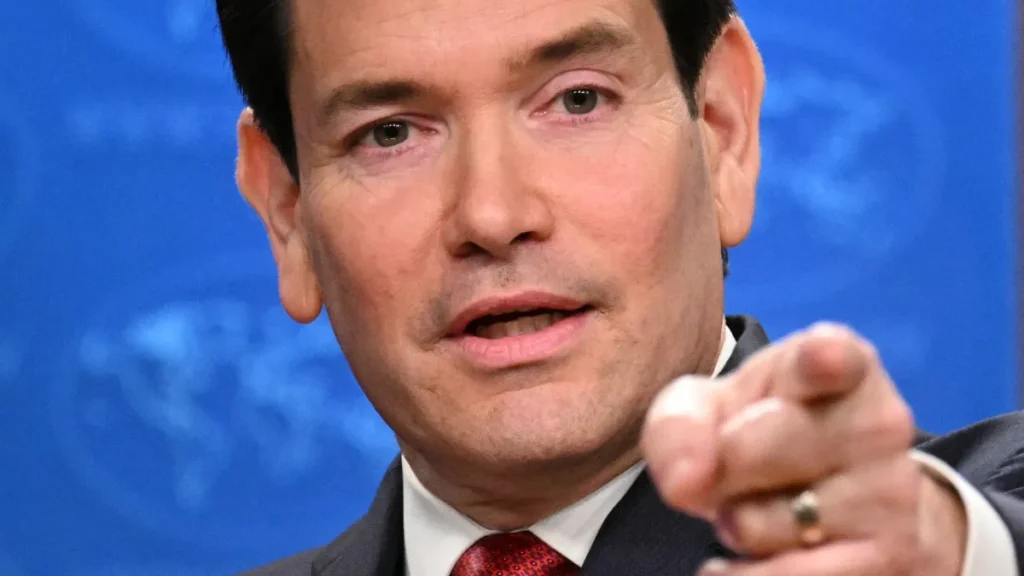 Rubio alerta Asean: Irã no Estreito de Ormuz é precedente perigoso