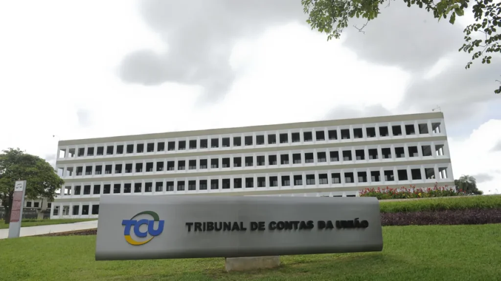 Congressistas acionam TCU contra licitação de R$ 1 bi no Porto de Santos Congressistas acionam TCU contra licitação de R$ 1 bi no Porto de Santos
