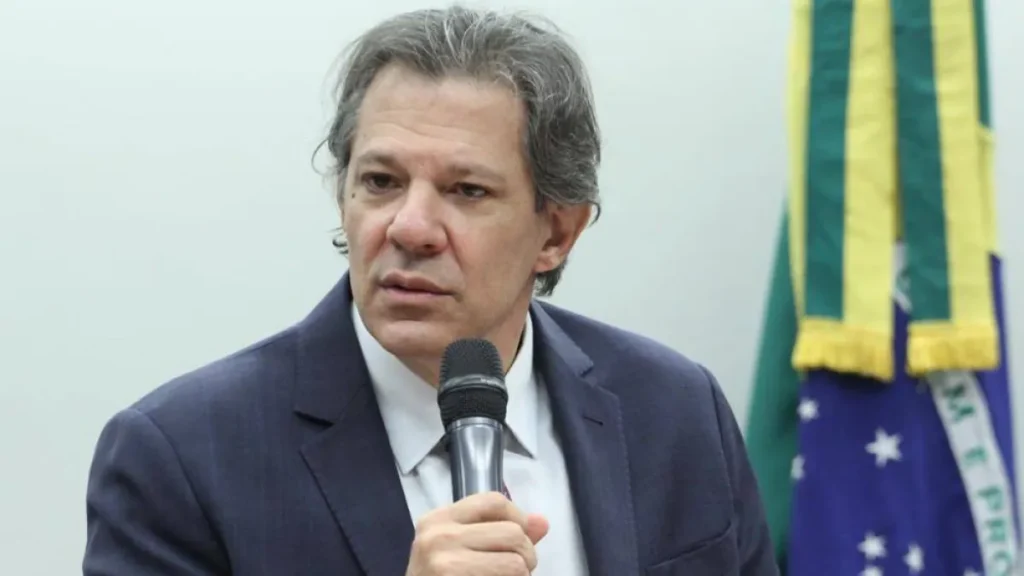 Haddad questiona gestão Tarcísio após PM seguir motorista Haddad questiona gestão Tarcísio após PM seguir motorista